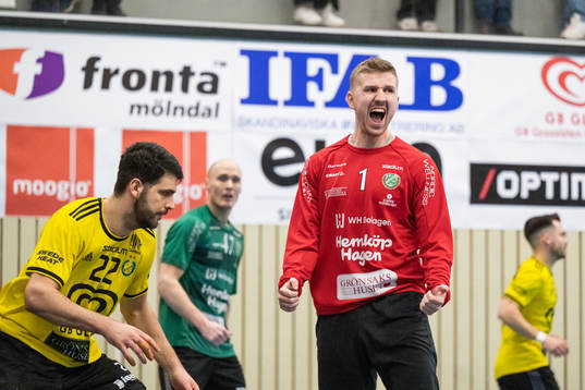 Önnereds målvakt Frederik Fuglsang Torp jublar