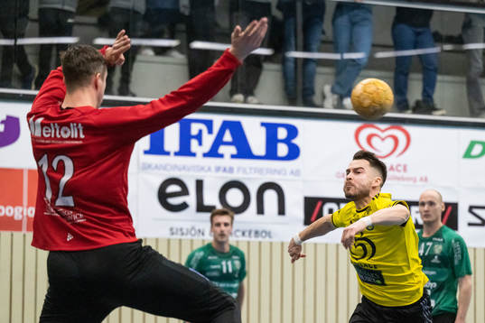 Önnereds målvakt Sebastian Abrahamsson och Sävehofs