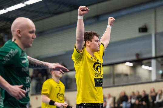 Elias Á Skipagøtu jublar