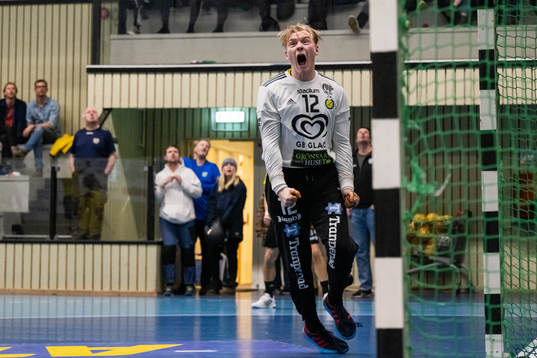 Sävehofs målvakt Simon Möller jublar