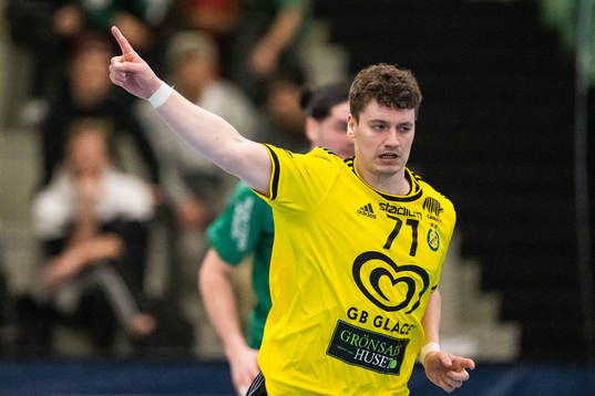 Sävehofs Elias Á Skipagøtu jublar