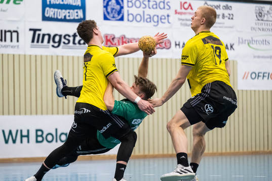 Sävehofs Elias Á Skipagøtu och Tryggvi Þórisson