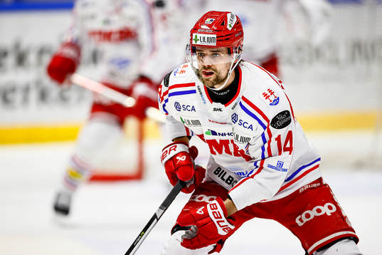 Timrås Emil Pettersson strax före hans mål 1-2