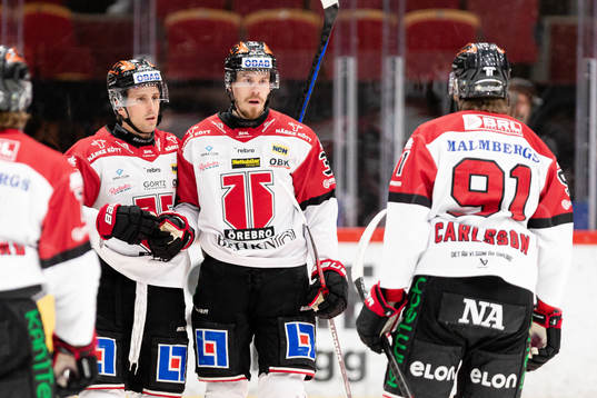 Örebros Emil Larsson jublar
