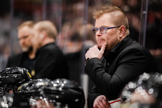 Brynäs assisterande tränare Ari-Pekka Pajuluoma