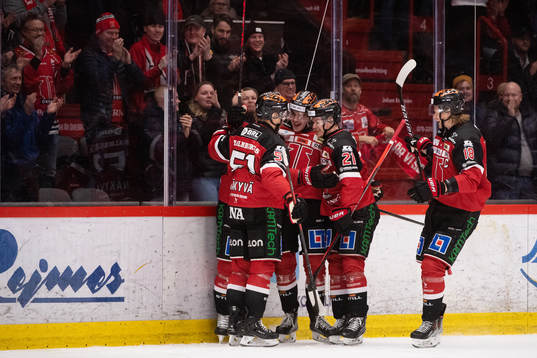 Örebros Rasmus Rissanen jublar över 2-2 målet