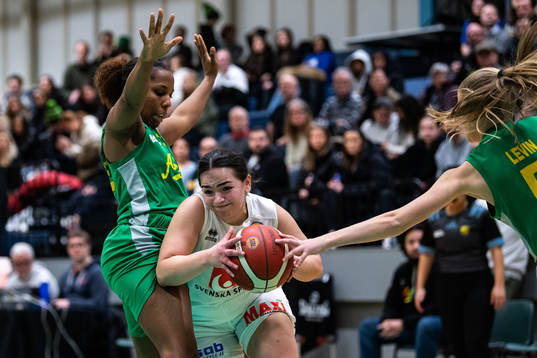 Visbys Helin Agnig mot Alviks Kyah Proctor och Kajsa Levin
