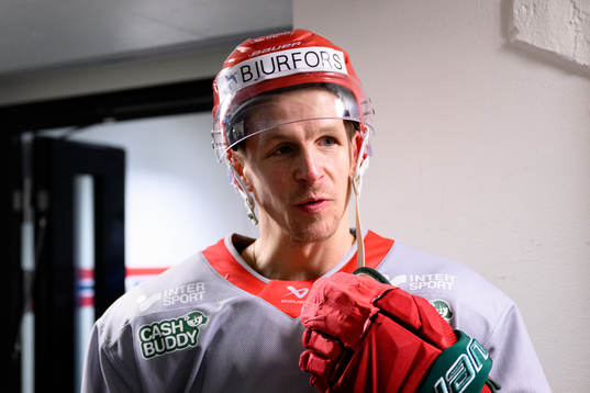 Max Friberg blir intervjuad