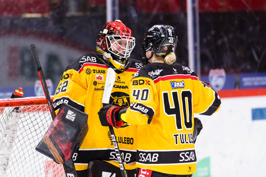 Luleås målvakt Sara Grahn och tremålsskytten Noora Tulus