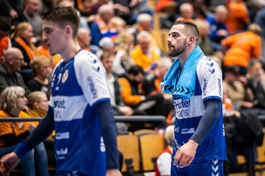 Redbergslids Oskar Joelsson och Mario Lipovac deppar