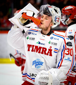 Timrås målvakt Jacob Johansson deppar