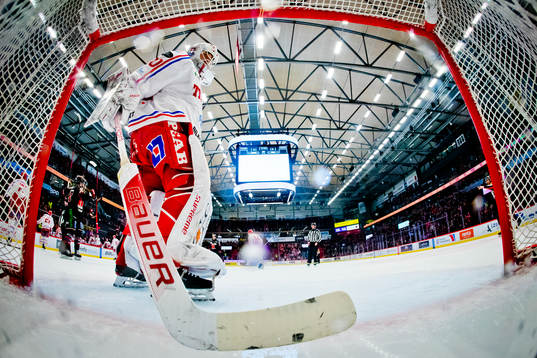 Timrås målvakt Jacob Johansson deppar