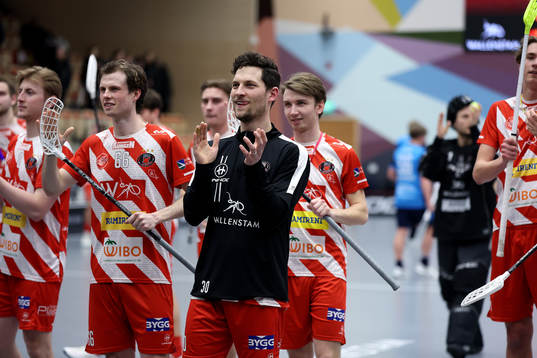 Pixbos Anton Fylke tackar klacken