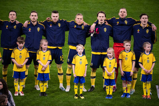 Players of Sweden with mascots