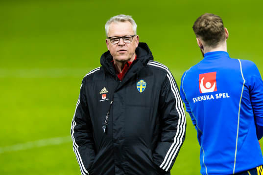 Head Coach Janne Andersson of Sweden talkes to goalkeeper
