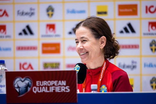 Media Officer Petra Thorén at a press conference