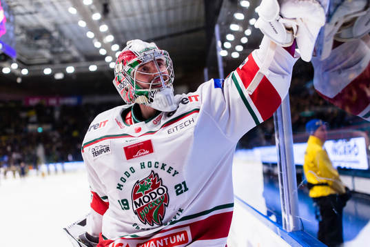 Modos målvakt Kristers Gudlevskis jublar
