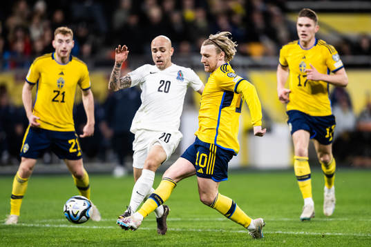 Emil Forsberg of Sweden scores 1-0