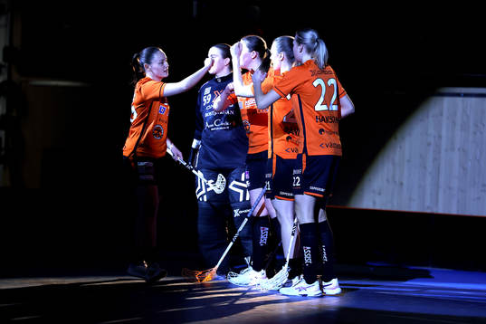 Rönnby innan kvartsfinal tre i damernas SSL mellan Rönnby