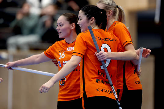 Rönbys Wilma Johansson, Saga Emtell och Ellen Hansson