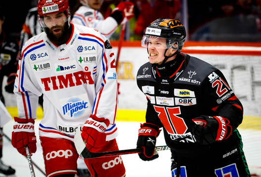 Örebros Linus Öberg gör 1-0 och jublar