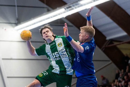 Hammarbys Viktor Ahlstrand och Skövdes Markus Sjöbrink