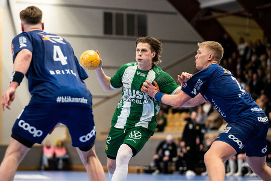 Hammarbys Viktor Ahlstrand och Skövdes Markus Sjöbrink