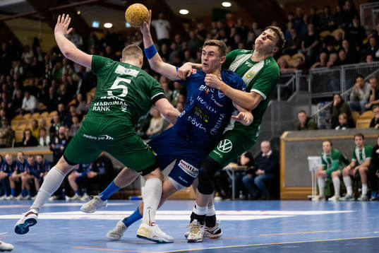 Skövdes Adam Ljungquist mot Hammarbys Alexander Morsten