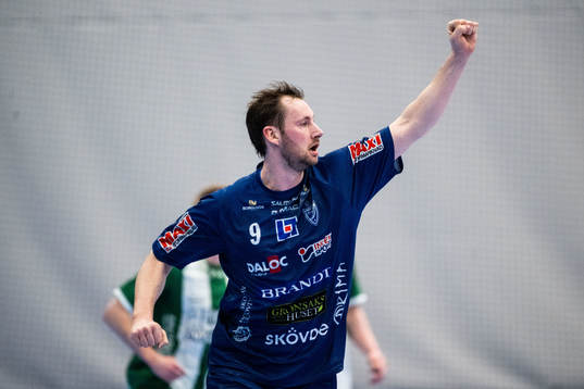 Skövdes Viktor Hallen jublar