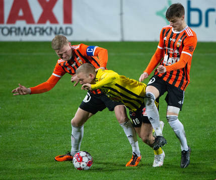 Kristianstads Linus Svensson stoppar IFK Hässleholms  Olle