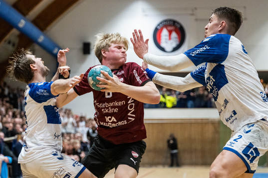 Redbergslids Ludvig Högberg och Oskar Joelsson försvarar