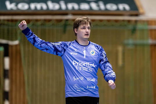 Redbergslids målvakt Mikael Mäkelä jublar
