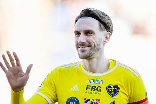 Falkenbergs Tobias Karlsson före fotbollsmatchen i Ettan