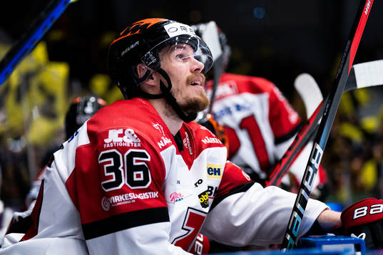 Örebros Emil Larsson deppar