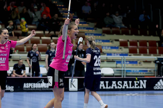 Faluns lagkapten Moa Gustafsson gör 3-2