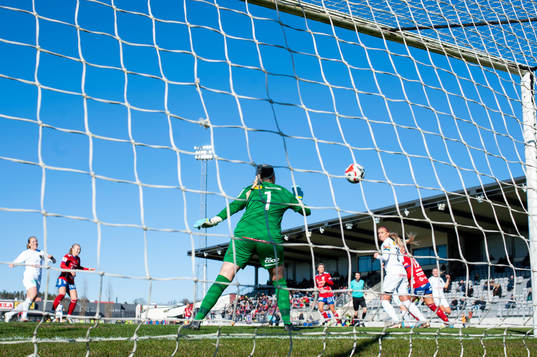 Vittsjös Jutta Rantala nickar in 2-0 målet bakom