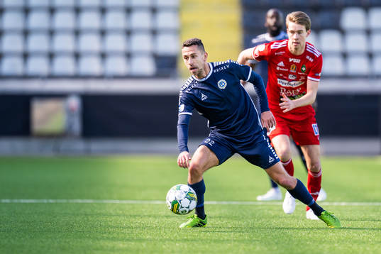 Utsiktens Predrag Randelovic och Skövde AIKs Mikael Mörk
