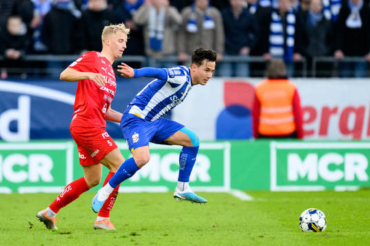 Värnamos Victor Larsson och IFK Göteborgs Hussein Carneil