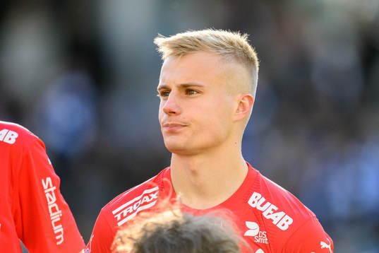 Värnamos Viktor Bergh vid lineup innan fotbollsmatchen i