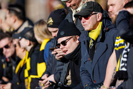 AIKs supporter före fotbollsmatchen i Allsvenskan mellan