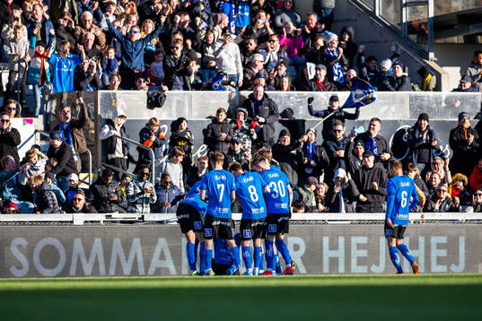 Halmstads Thomas Boakye jublar med lagkamrater