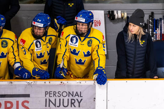 Anna Kjellbin, Annie Silén and goaltender Tindra Holm of