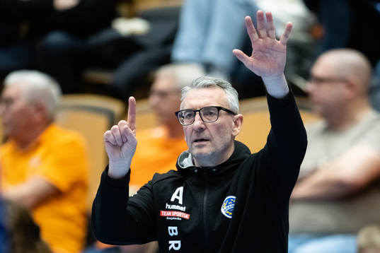 Aranäs tränare Jerry Hallbäck jublar