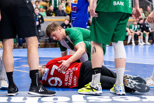 Hammarbys målvakt Hayder Al Khafadji har ont
