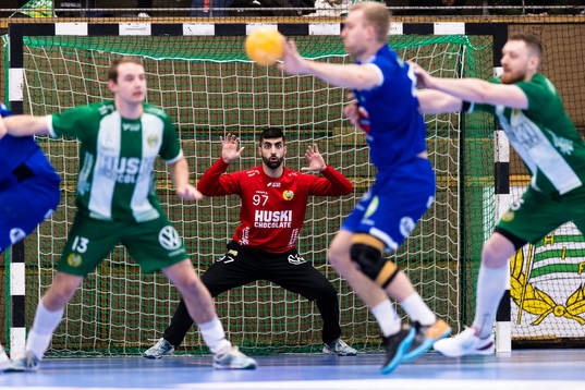 Hammarbys målvakt Hayder Al Khafadji agerar