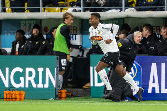 Häckens Ola Kamara byts in