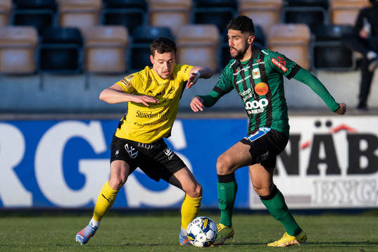 Varbergs Ömur Pektas och Mjällbys Colin Rösler