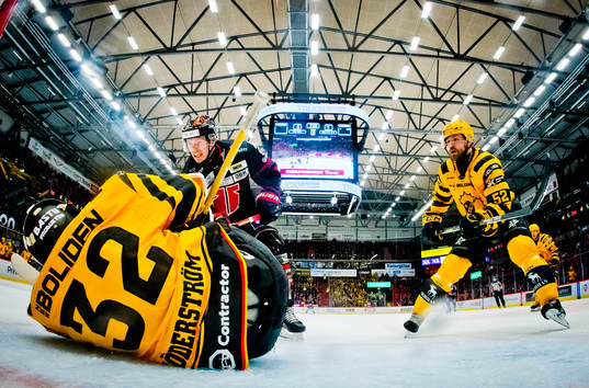 Skellefteås målvakt Linus Söderström och Örebros Linus