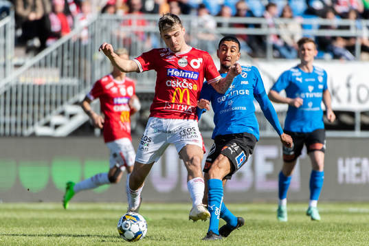 Degerfors Damjan Pavlovic och Halmstads Amir Al-Ammari
