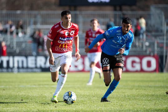 Degerfors Elyas Bouzaiene och Halmstads Amir Al-Ammari